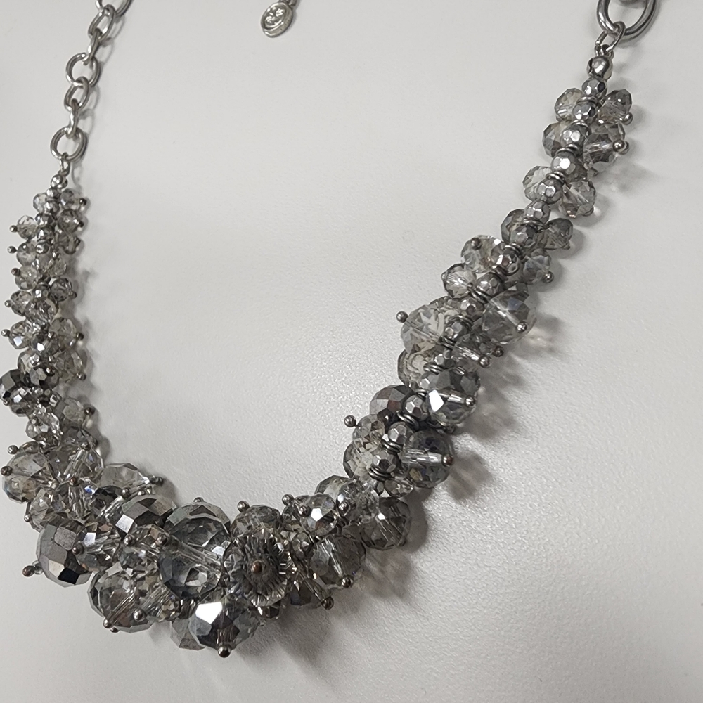 Simply Vera Vera Wang Faceted Crystal Statement Necklace Gray Cha Cha Beaded - Picture 6 of 14